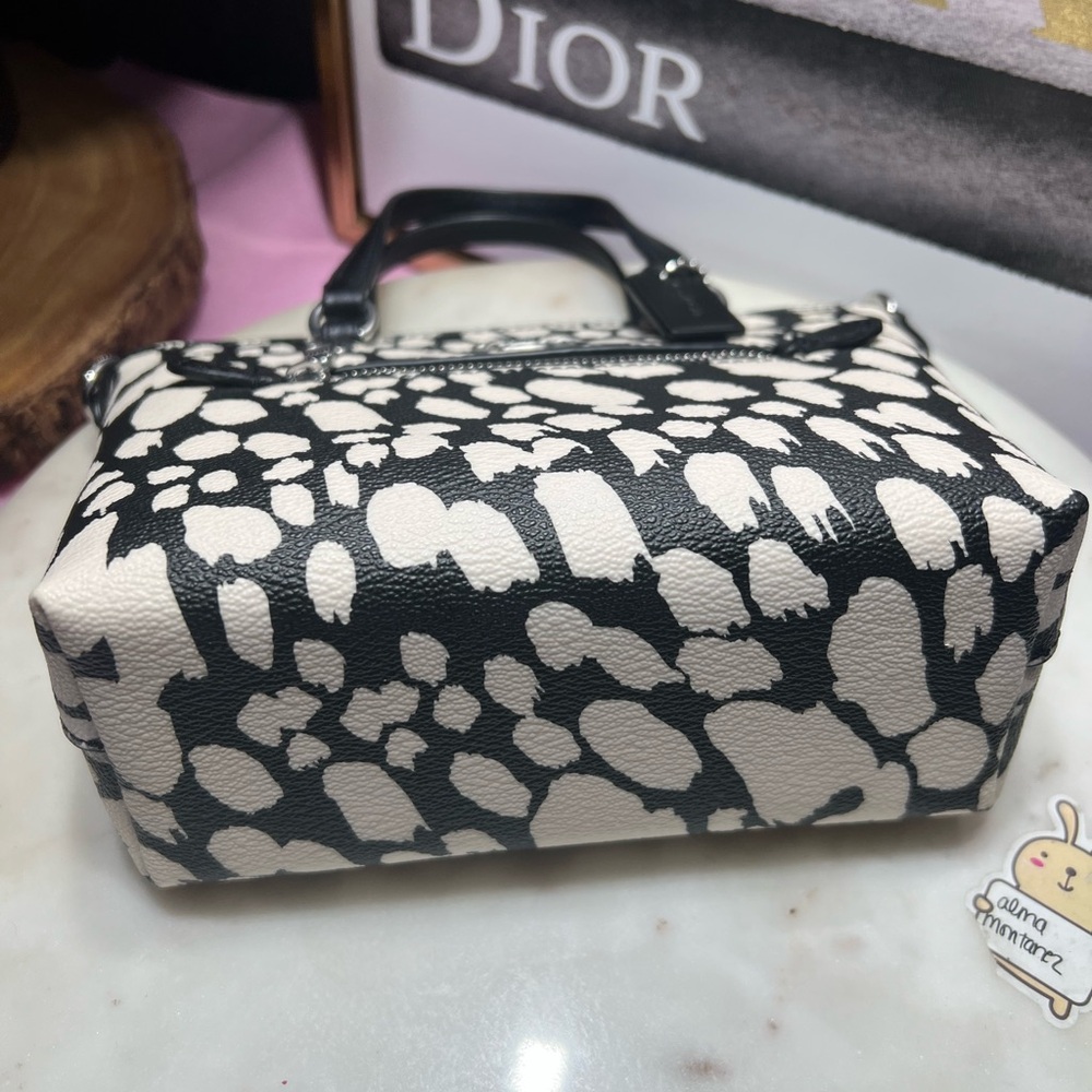 Coach Mini Gallery Crossbody spotted animal print black/chalk NWOT - Picture 10 of 14